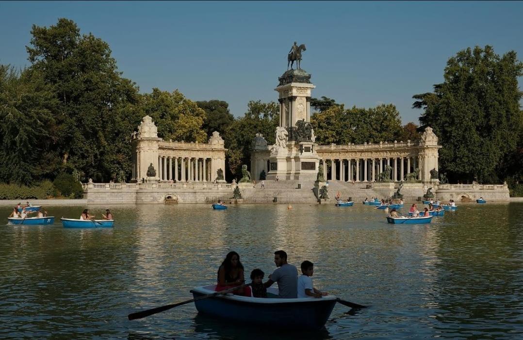Hostal Vara Madrid Kültér fotó