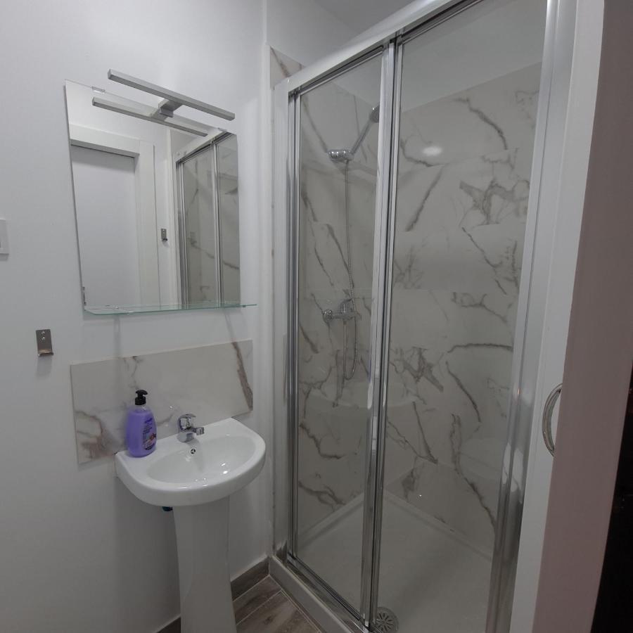 Hostal Vara Madrid Kültér fotó