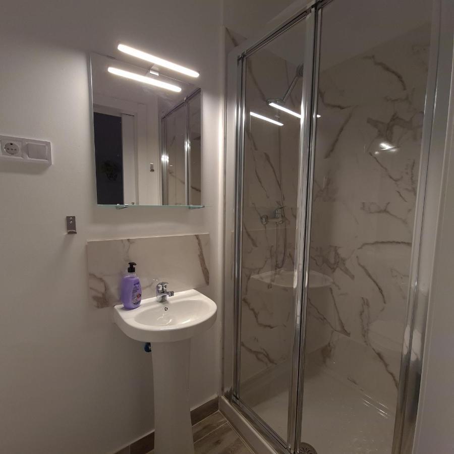 Hostal Vara Madrid Kültér fotó