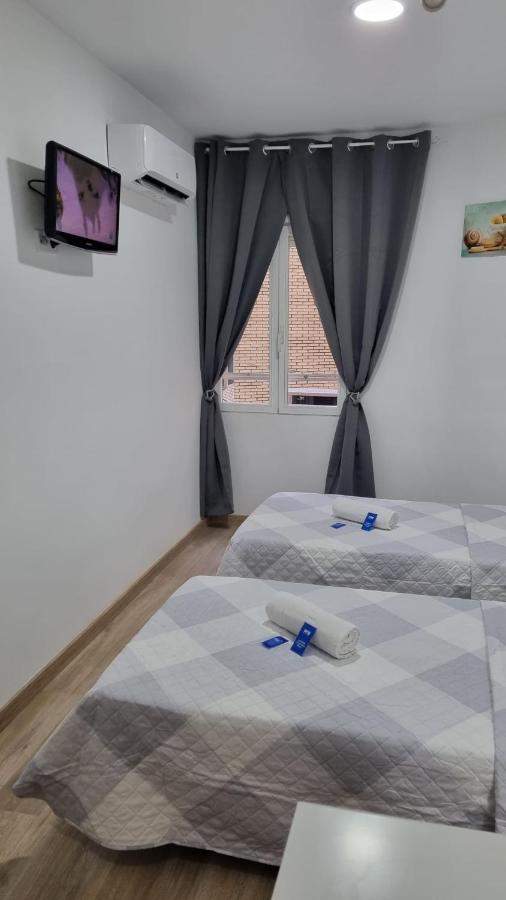Hostal Vara Madrid Kültér fotó